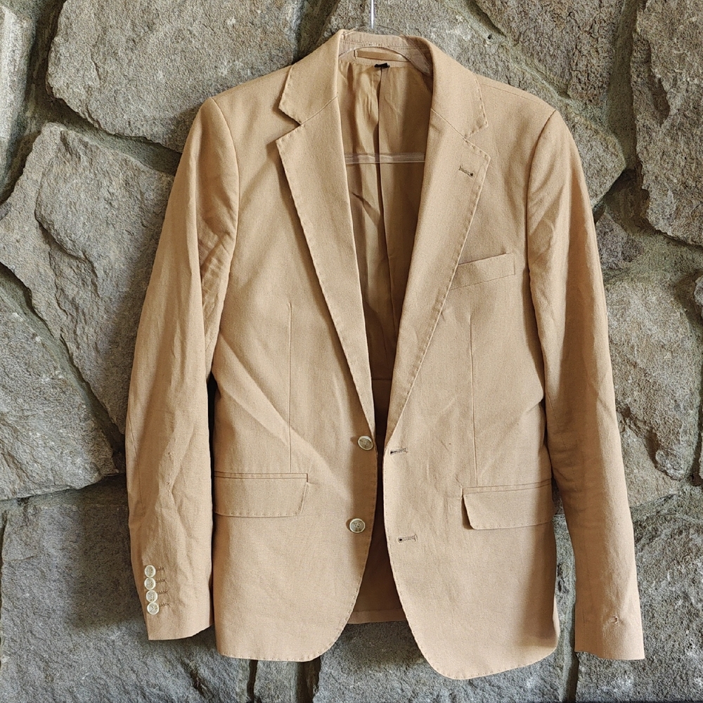 Tan Sport Coat with Notched Lapel and Tailored Cut Suit